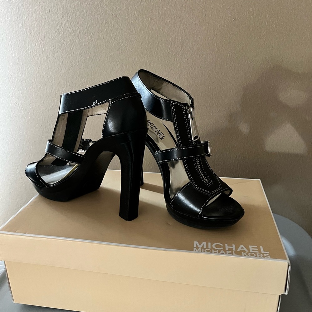 Michael Kors black heels size 7 - Picture 5 of 5